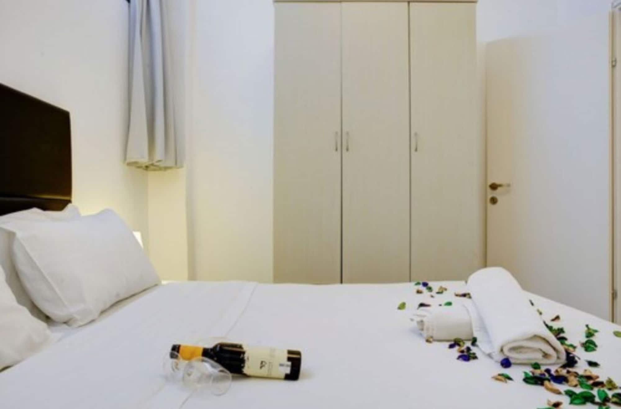 Liber Tel Aviv Sea Shore Suites By Raphael Hotels Exteriör bild